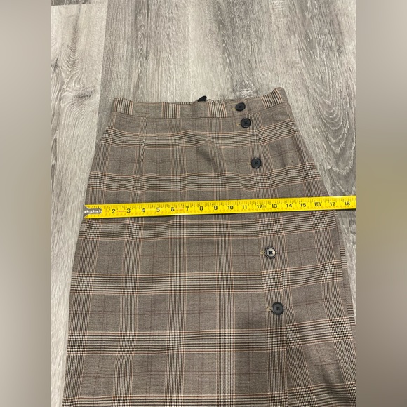 H&M Knee-length skirt in patterned weave with decorative buttons. size 4 - Picture 6 of 10